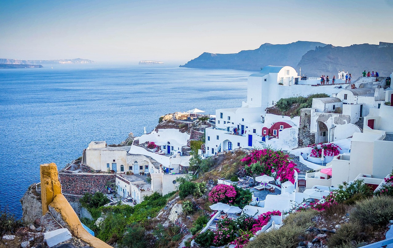 Herfstdecor met Santorini geïnspireerde canvas schilderijen. Herfstdecor met Santorini geïnspireerde canvas schilderijen.
